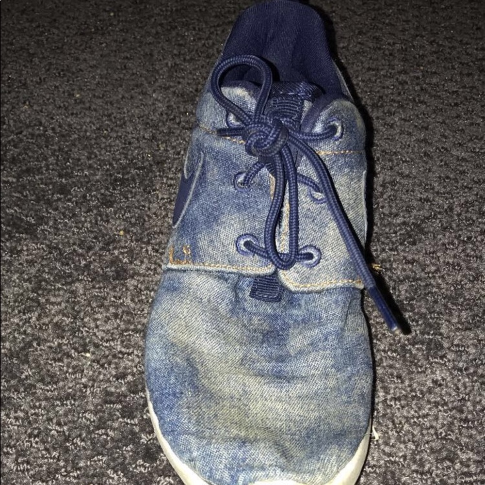 Kids Gender neutral Nike shoes